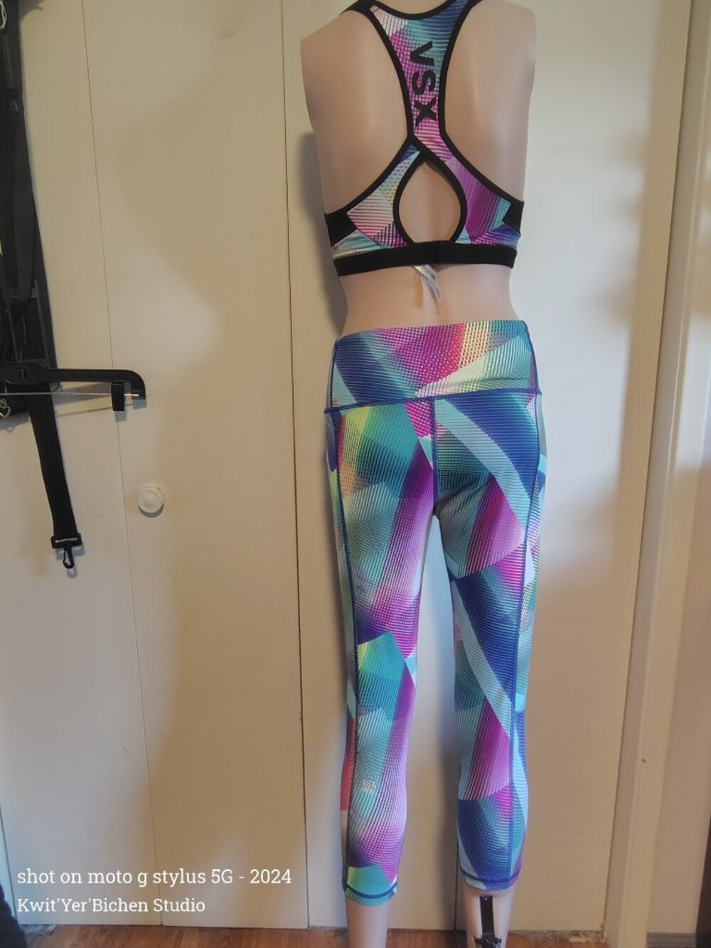 Victoria Secret Workout Set - Picture 2 of 7
